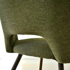 Chaise de salle à manger moderne capitonnée à découpe, pieds en noyer (lot de 4)